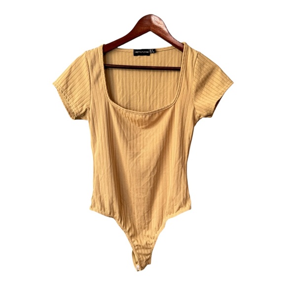 🔹5/$25🔹 PrettyLittleThing Wide Rib Square Neck Short Sleeve Bodysuit Stone. Sz 8 - Picture 2 of 11